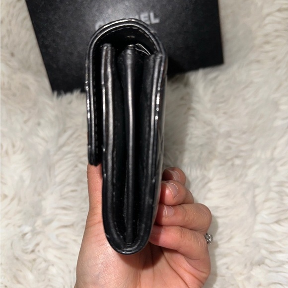 Chanel Patent Leather wallet - Picture 5 of 8